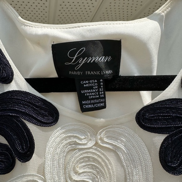 Dress - Picture 3 of 4